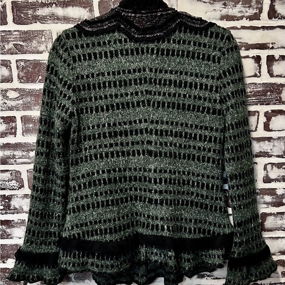 Dolce Cabo Green Black Textured Ruffled Quiet Luxury Boho Cardigan Sweater Sz M - Picture 3 of 7